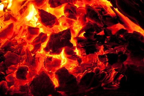 Ugniagesiai gelbėtojai įspėja: žmonės neįvertina smalkių grėsmės