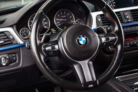 Nugvelbė automobilio vairą