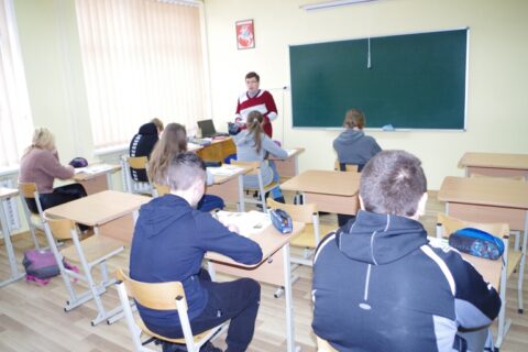 Ugdymo įstaigų vadovų nūdiena: darbo kėdę keičia į mokyklinio autobusiuko sėdynę