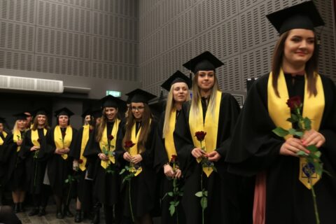 Diplomai įteikti kone šimtui kolegijos absolventų