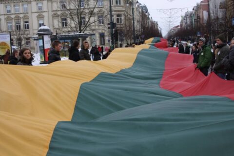 Utenos miesto gatvėmis nusidrieks milžiniška trispalvė