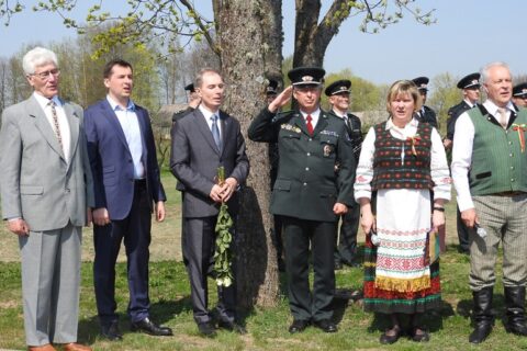 Nusilenkta Lietuvą mylėjusiems ir ją gynusiems