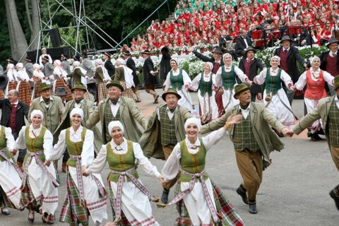 Dainų ir šokių šventė „Lietuva brangi“ kvies visus susikibti rankomis