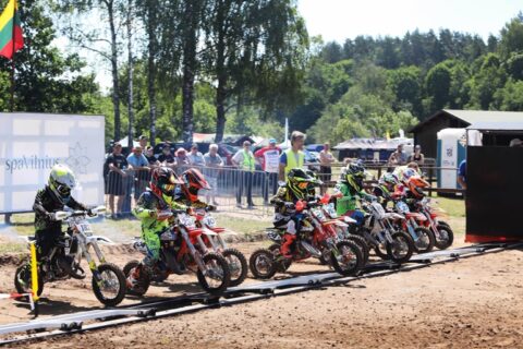Greičiausi Lietuvos motokrosininkai vėl džiugino anykštėnus