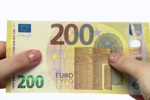Į bankus pateko padirbtos eurų kupiūros