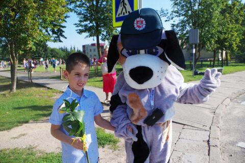 Apie saugų eismą kelyje vaikams priminė ir šuo Amsis
