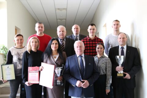 Tarybos posėdyje apdovanoti sportininkai ir įteiktos taurės