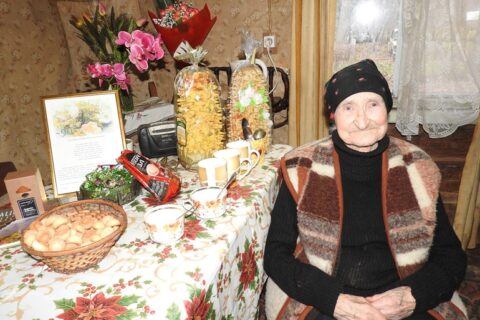 Garbų jubiliejaus proga pasveikinta senolė prisiminė praeitį