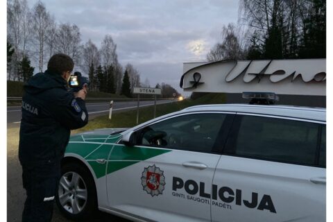Pareigūnai nauju ginklu kapos sparnus kelių ereliams