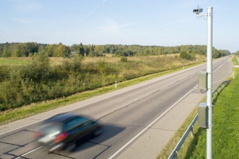 Kitąmet Lietuvos keliuose bus įrengta 70 momentinio greičio matuoklių