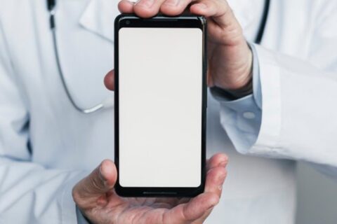 Medikai uteniškius pradėjo konsultuoti telefonu