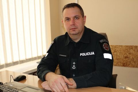 Už pareigūnų įžeidinėjimus viešojoje erdvėje – baudos