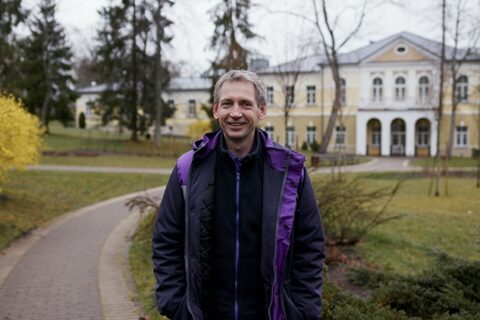 Su šviesolaidiniu internetu atstumo laikytis nereikia
