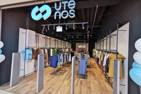 „Utenos trikotažas“ atidaro pirmąsias parduotuves