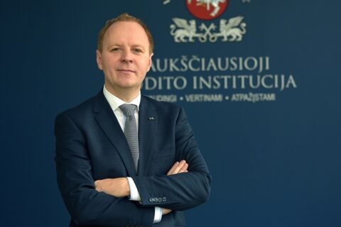 Prisiekė naujasis valstybės kontrolierius uteniškis Mindaugas Macijauskas