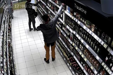Uteniškiai švarino parduotuvių lentynas tol, kol jų nesučiupo pareigūnai
