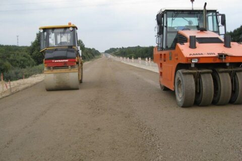 Skirta daugiau lėšų gyvenviečių kelių asfaltavimui