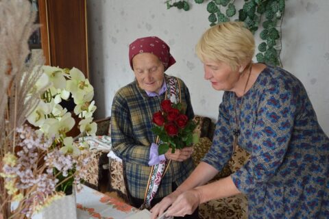 Radeikių kaimo jubiliatai sulaukė malonaus dėmesio