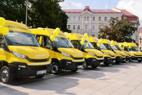 Geltonasis autobusiukas paskirtas ir Utenos miesto mokyklai