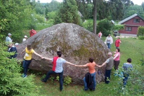 Pasvertas vienas Utenos rajono riedulys