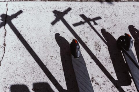 Už automobilį – paspirtukas ar dviratis