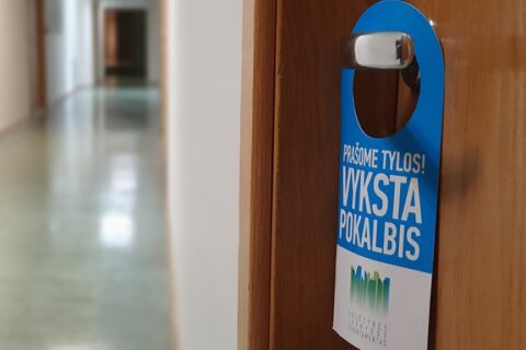 Utenos apskrities įstaigos neranda valstybės tarnautojų