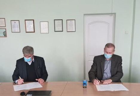 Dvi švietimo institucijos santykius sutvirtino sutartimi