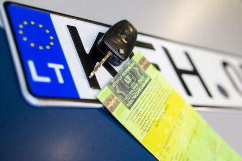 Nuo sausio registracijos mokestis nebetaikomas neįgaliųjų automobiliams