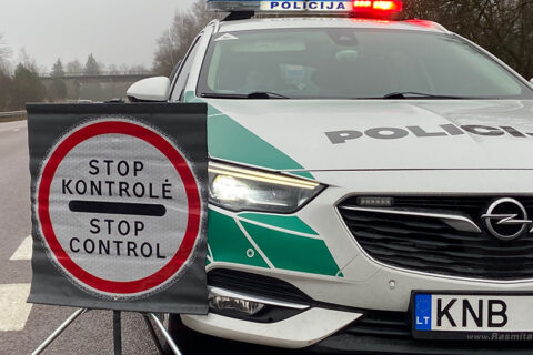 Policijos pareigūnai pradeda griežtą karantino reikalavimų kontrolę