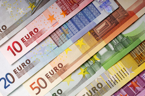 Surištomis rankomis likusiam smulkiajam verslui ir papildomai dirbusiems pareigūnams – subsidijos