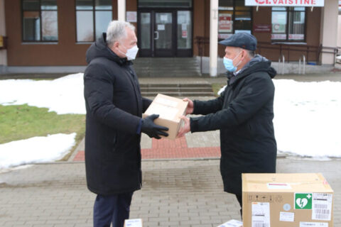 Ligoninė sulaukė neeilinės „Utenos“ daryklos dovanos – bus lengviau gydyti COVID-19 pacientus