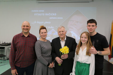 Rašytojas Vytautas Račickas savo sukaktį pažymėjo ir Utenoje