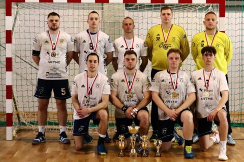 Pergalę iš kaimyninio rajono parsivežė uteniškiai rankininkai
