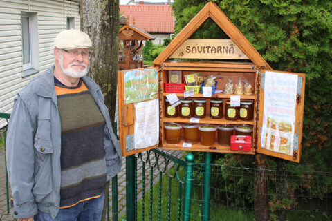 Apie bitininkystę ir bites, keliaujančias pašto ekspresu
