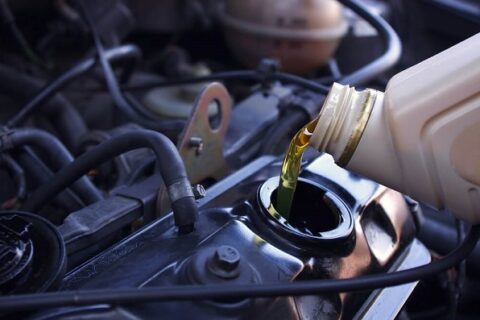 Kaip pasirinkti tinkamą alyvą automobiliui?