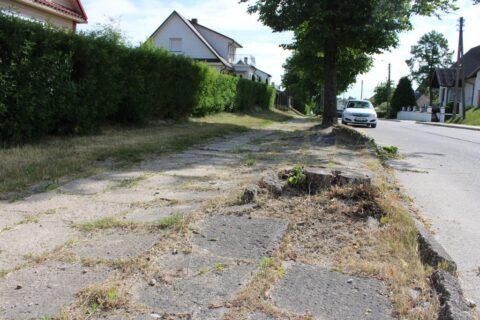 Uteniškiams jau įgriso sovietmetį menanti šaligatvių infrastruktūra