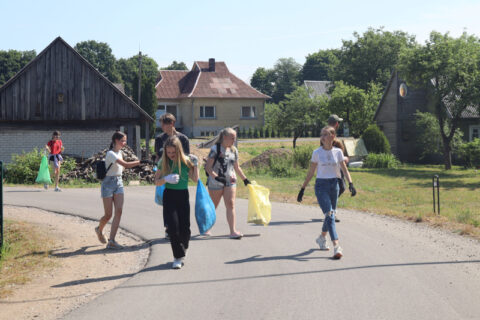 Metas į šiukšlių „medžioklę“ paežerėse – Kunigiškių stovyklavietę tvarkys Užpalių jaunimas