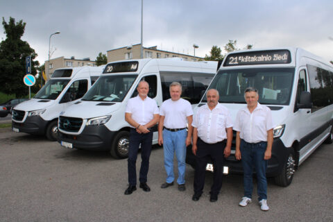 Į Utenos gatves išriedėjo nauji elektriniai autobusai