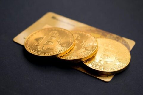 Bitkoino kaina sustojo ties $25 000, o naujos Bitcoin BSC kriptovaliutos prekyba sprintuoja
