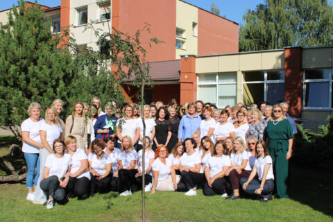 Graži sukaktis įprasminta pasodinant šermukšnį