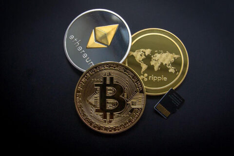 Ripple (XRP) kaina ir toliau smunka: kurios kitos kriptovaliutos gali atnešti pelną?