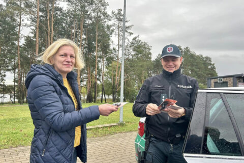Utenoje policijos pareigūnai vairuotojų laukė su dovanomis
