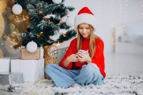 Kalėdų Senelis atnešė vaikui pirmąjį telefoną: kaip jį tinkamai paruošti?