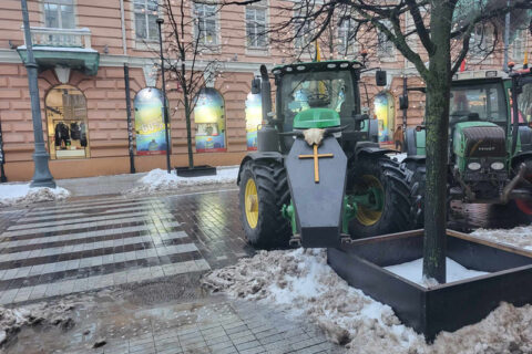 Ankstų antradienio rytą į sostinę traktoriais išvyko būrys uteniškių