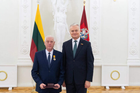 Prezidentas G. Nausėda apdovanojo uteniškį trenerį Zenoną Misiūną