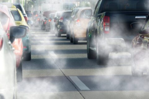 Aplinkosaugininkai jau pradėjo tikrinti automobilių taršą
