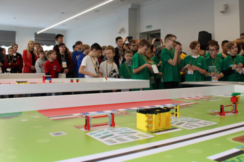 Į Utenoje vykusią Pasaulinę robotikos olimpiadą sugužėjo dalyviai iš visos šalies