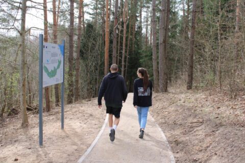 Utenoje įrengtas naujas pėsčiųjų takas: nuo stačių skardžių atsiveria graži panorama