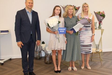 Šiųmetėje rajono abiturientų kraitėje – ir išskirtinis šimtukas
