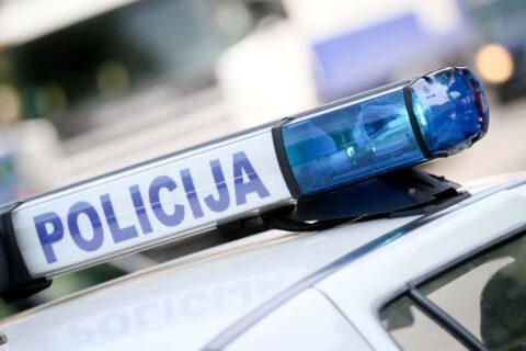Girto vyro vairuojamas BMW rėžėsi į greitosios medicinos pagalbos automobilį